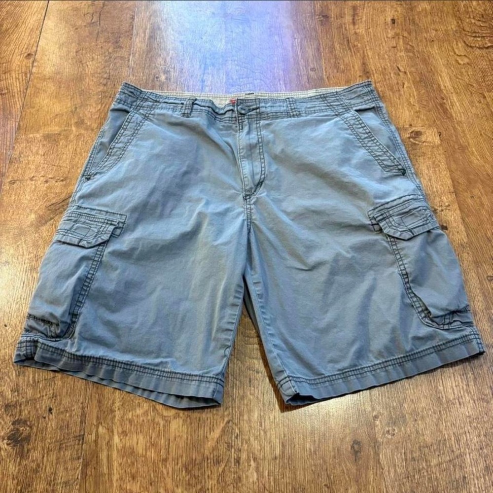 Burnt grey UNIONBAY cargo shorts.